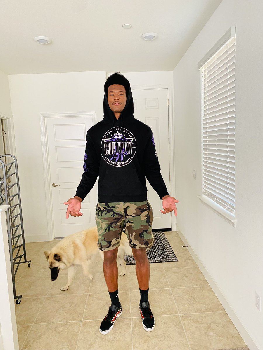 S/O <a href="/dameology/">Damian Jones</a> <a href="/SacramentoKings/">Sacramento Kings</a> Big Man rocking <a href="/circuit_lyfe/">Circuit Lyfe</a> Hoodie! California Luv🔥