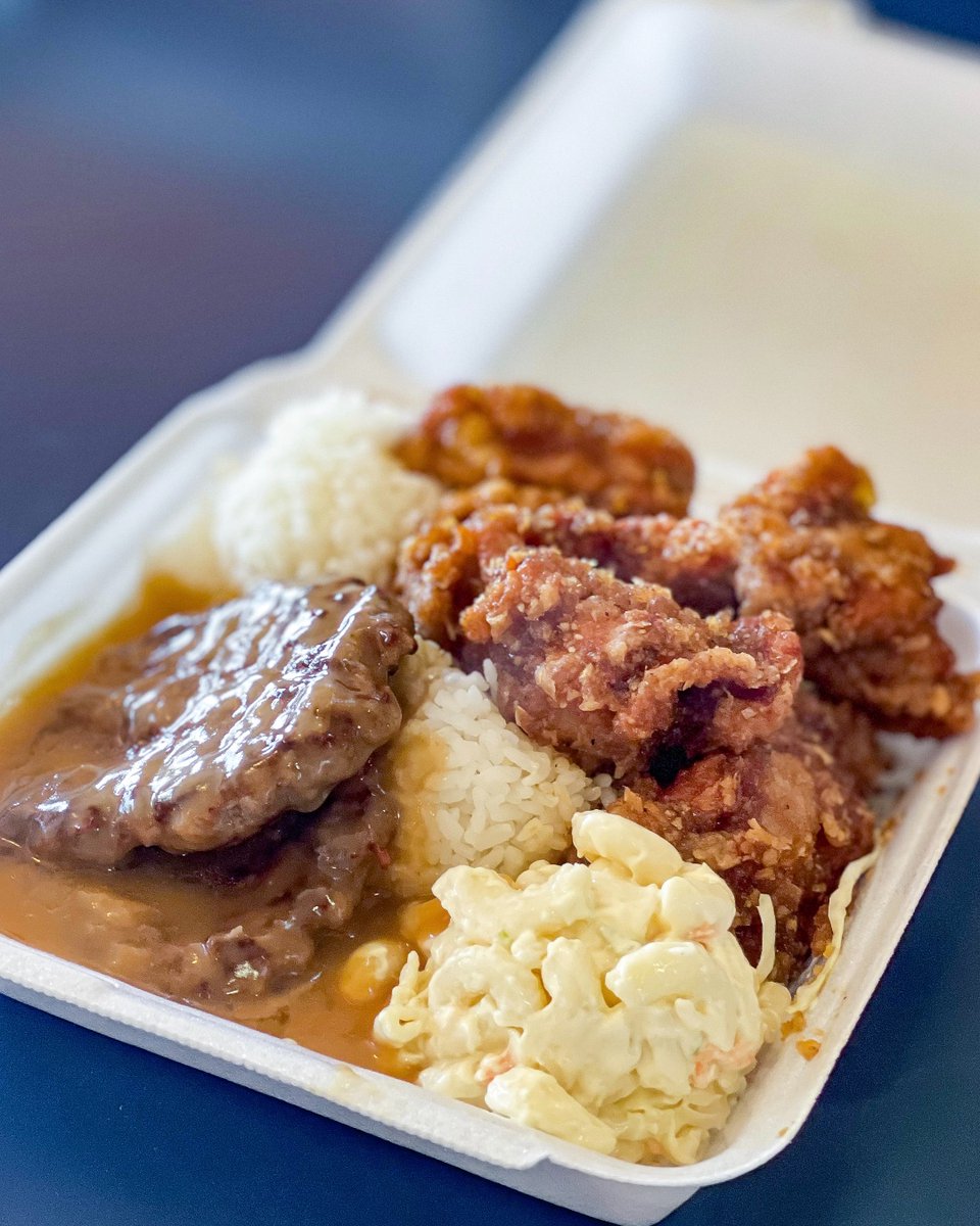 waipiocenter's tweet photo. Loco Moco Drive Inn’s signature combination plate is just what your #AlohaFriday is missing! This mouth-watering plate features their home-made hamburger steak paired with their popular garlic chicken. #locomocodriveinn #waipioshoppingcenter #hawaiieats #foodie #hawaii https://t.co/VMmx9AqUGP