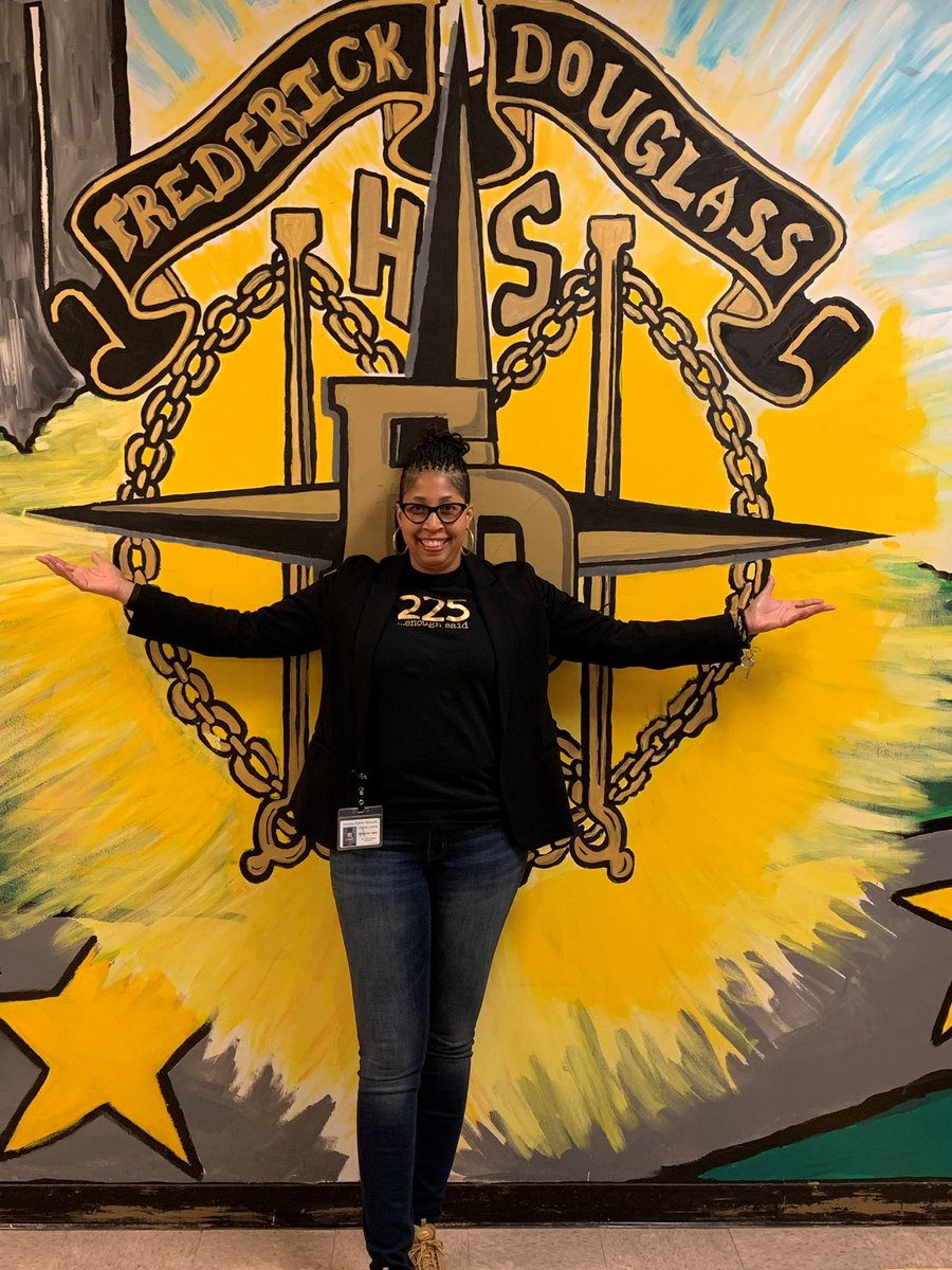 iamapsalumni's tweet photo. IT’S APS ALUMNI SCHOOL SPIRIT FRIDAY! #IAMAPS #AlumniMonth @apsupdate @DrLisaHerring @BOEAPS https://t.co/4yOgZgrlnb