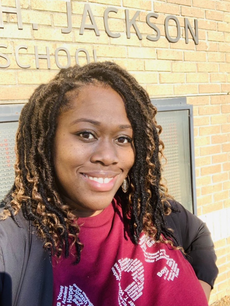 iamapsalumni's tweet photo. IT’S APS ALUMNI SCHOOL SPIRIT FRIDAY! #IAMAPS #AlumniMonth @apsupdate @DrLisaHerring @BOEAPS https://t.co/4yOgZgrlnb