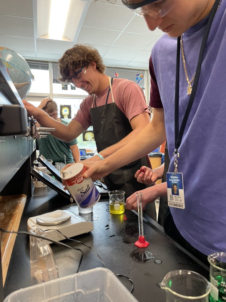 CatMomWV's tweet photo. It’s so exciting to be back in the lab with all of my kids!! #BengalScience #MarineScience @BlythewoodHigh #EarnYourStripes https://t.co/g9N6VOMDhd