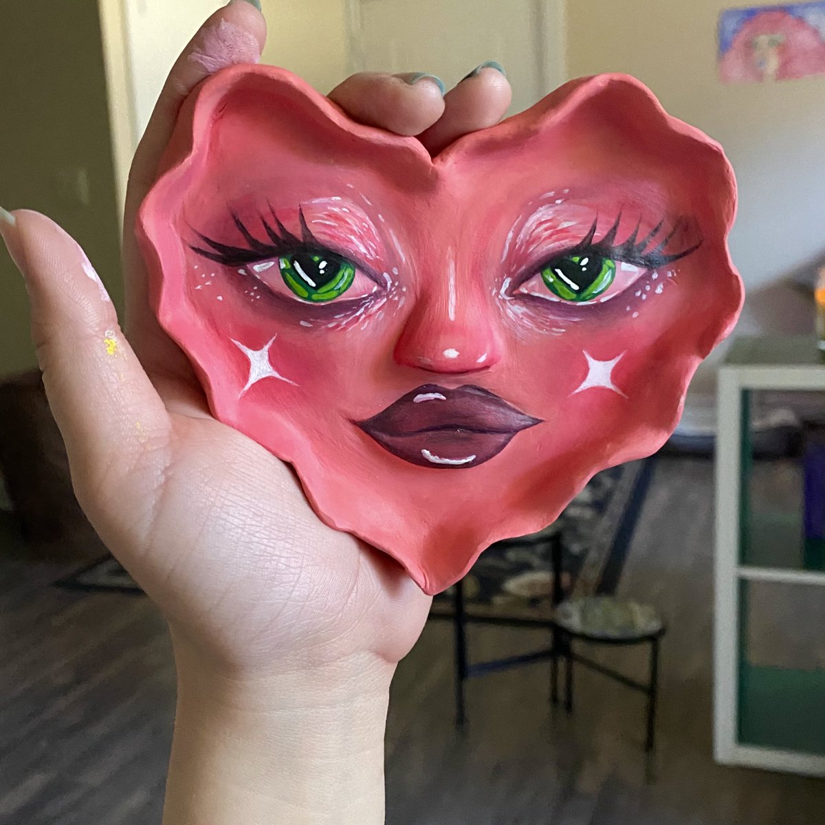 venusianartss's tweet photo. my first ceramic, vs my most recent https://t.co/ubfYyz20i3