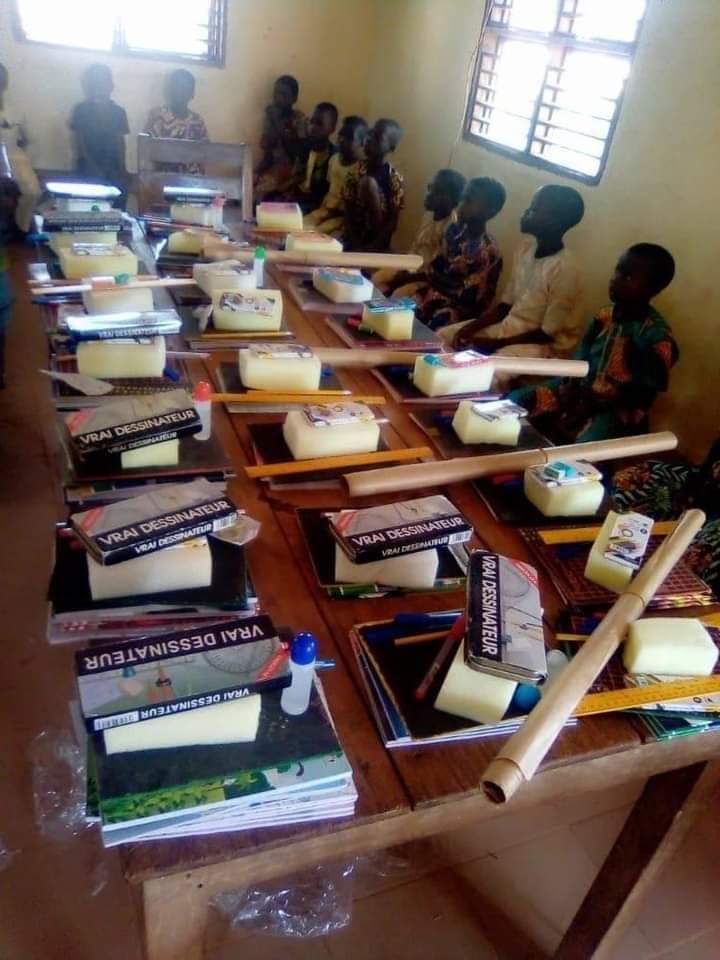 RacinesInfos's tweet photo. #Bénin / Education

Remise de fourniture scolaire aux orphelins

L'ong "La joie d'enfants" fait oeuvre utile à Lissègazoun

Lire la suite... https://t.co/IEM6cH9IdI https://t.co/ixsOneqtVT