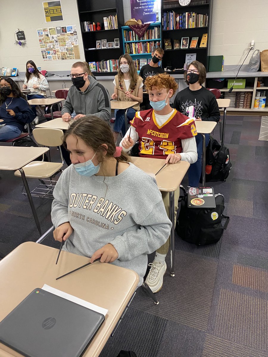 MrsLearman's tweet photo. We took a brain break after a vocab quiz and followed along with a YouTube video to learn some drumming rhythms. #consciousdiscipline #sammyfoster https://t.co/C08QqHjoGc