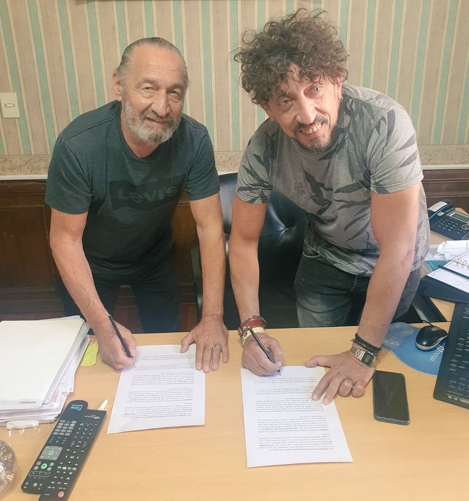 🎭 Bienvenido <a href="/alemullerok/">Ale huevo Müller</a> a la obra "Mi mujer se llama Mauricio" para la temporada de #CarlosPaz!!!