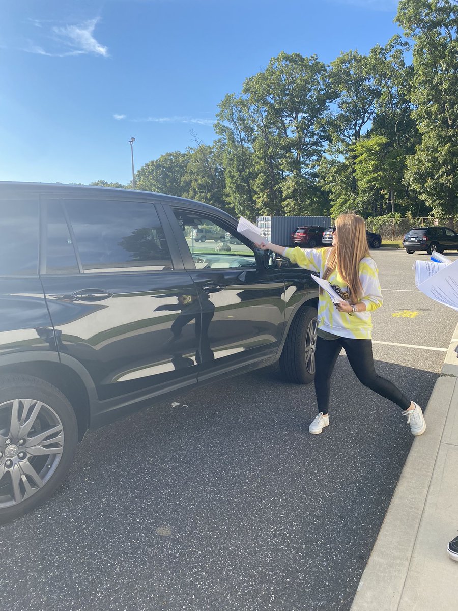 mrsyohePOB's tweet photo. Our #PTA back to school #scavengerhunt was a HUGE success!! 🤩🤩💙💙 @mrsclampittPOB @marytomeara @POBSchools @SportsGalNYC https://t.co/Ck9YKva9JC