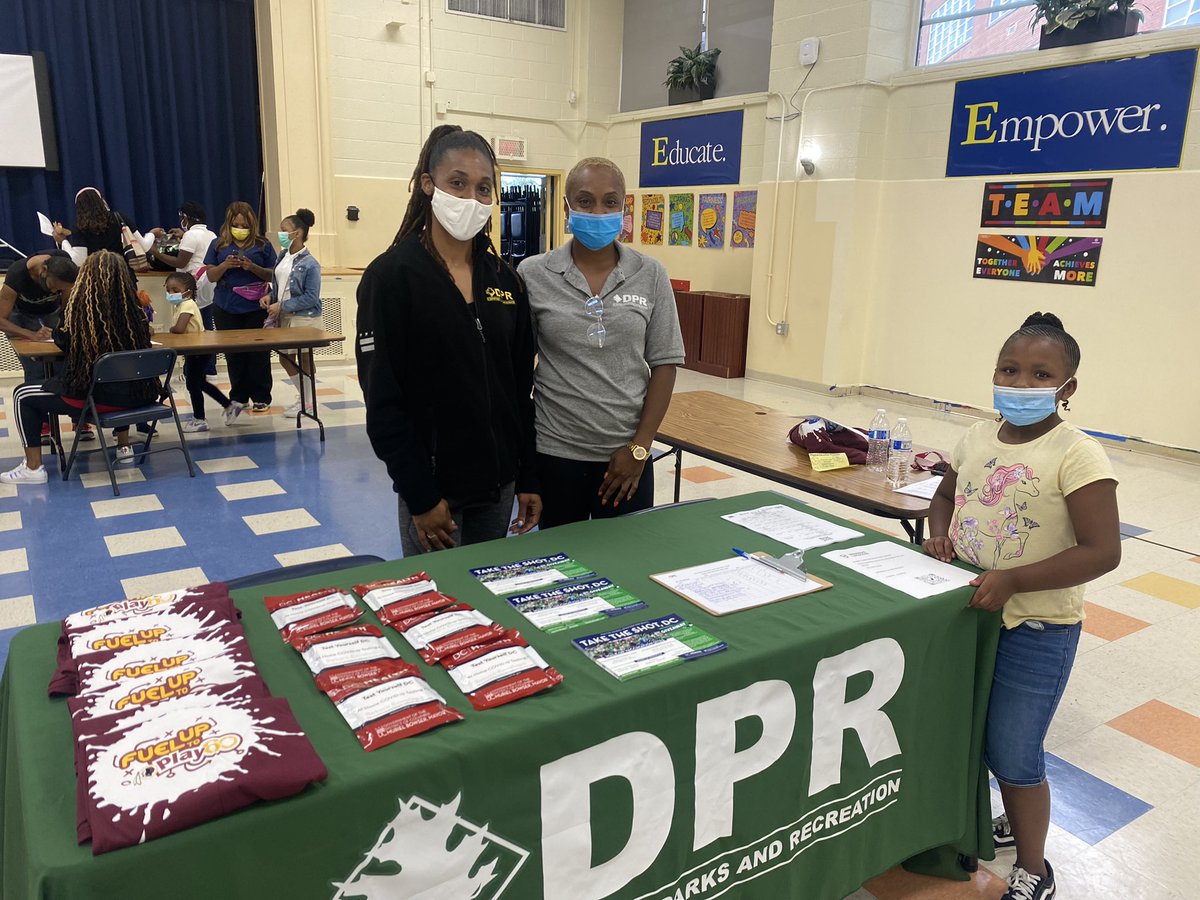 RayshonnaHill's tweet image. Kudos to @ExcelPrinDaniel and @ExcelAcademyPS for allowing us, Barry Farm Recreation Center staff, to host a table at Back to School night. It was great to see the girls and parents excited for the programs and activities we will be offering! Let’s go @DCDPR #girlpower