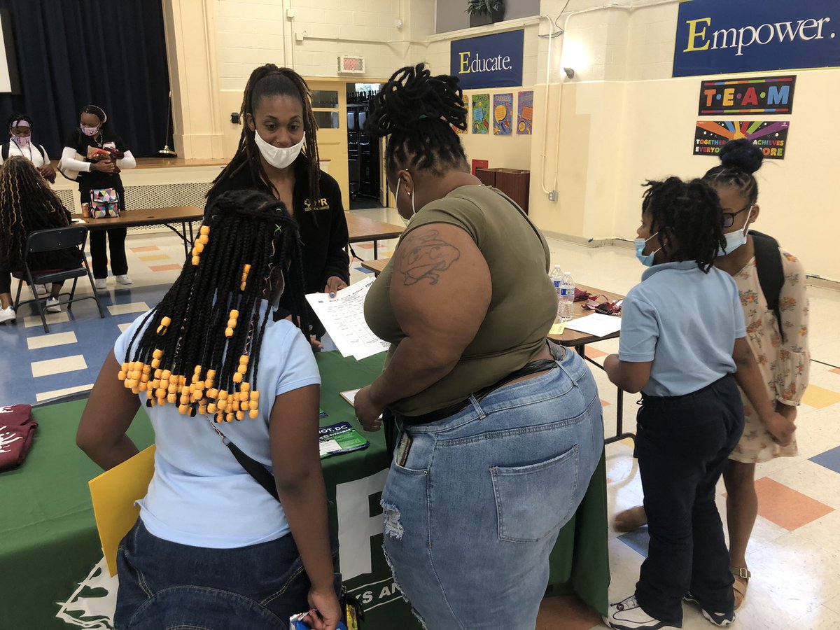 RayshonnaHill's tweet image. Kudos to @ExcelPrinDaniel and @ExcelAcademyPS for allowing us, Barry Farm Recreation Center staff, to host a table at Back to School night. It was great to see the girls and parents excited for the programs and activities we will be offering! Let’s go @DCDPR #girlpower