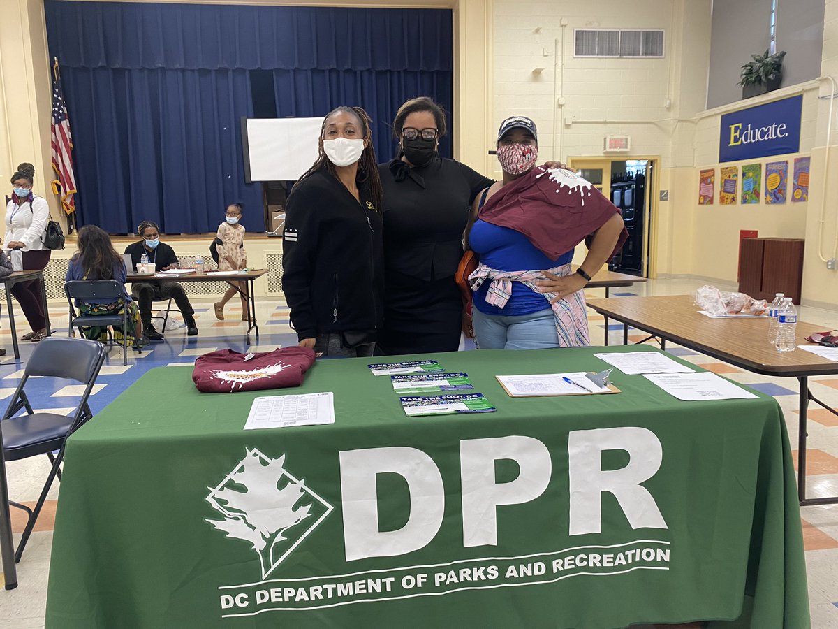 RayshonnaHill's tweet image. Kudos to @ExcelPrinDaniel and @ExcelAcademyPS for allowing us, Barry Farm Recreation Center staff, to host a table at Back to School night. It was great to see the girls and parents excited for the programs and activities we will be offering! Let’s go @DCDPR #girlpower