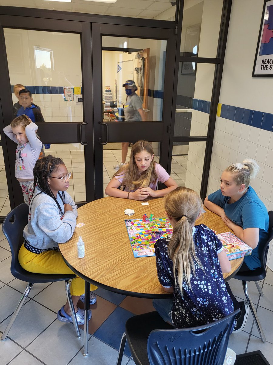 PrincipalPonce's tweet photo. My office before school is one of my very favorite places to be! @HartsBluffISD https://t.co/RzivqnDqbD