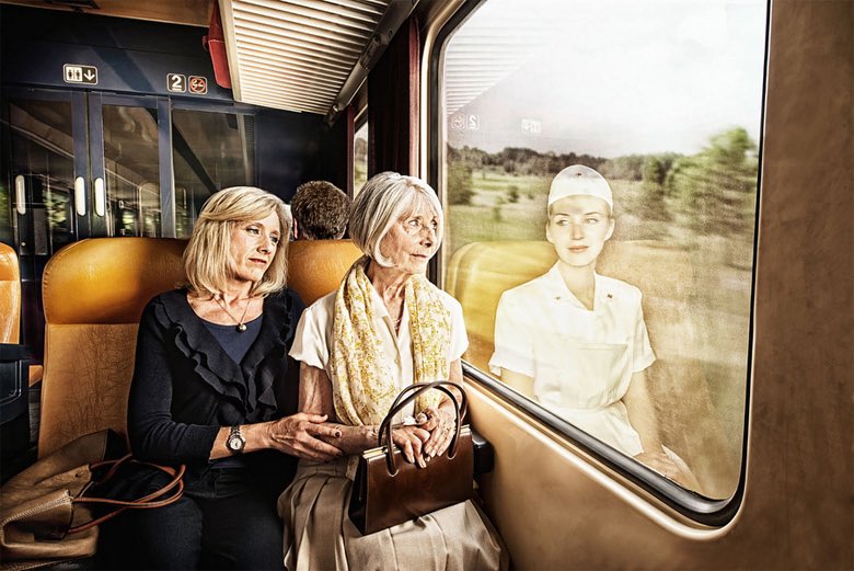 写真家Tom Husseyさんによるリフレクションシリーズ。まもなく80歳になろうとしているご老人が「未だ戦争から帰ってきたばかりの若者のような心地だ」と話されたことに着想を得て制作されたそうです。身体は年老いても心は永遠に若いまま。親にこの写真プレゼントしてあげたい
digitalsynopsis.com/design/reflect…