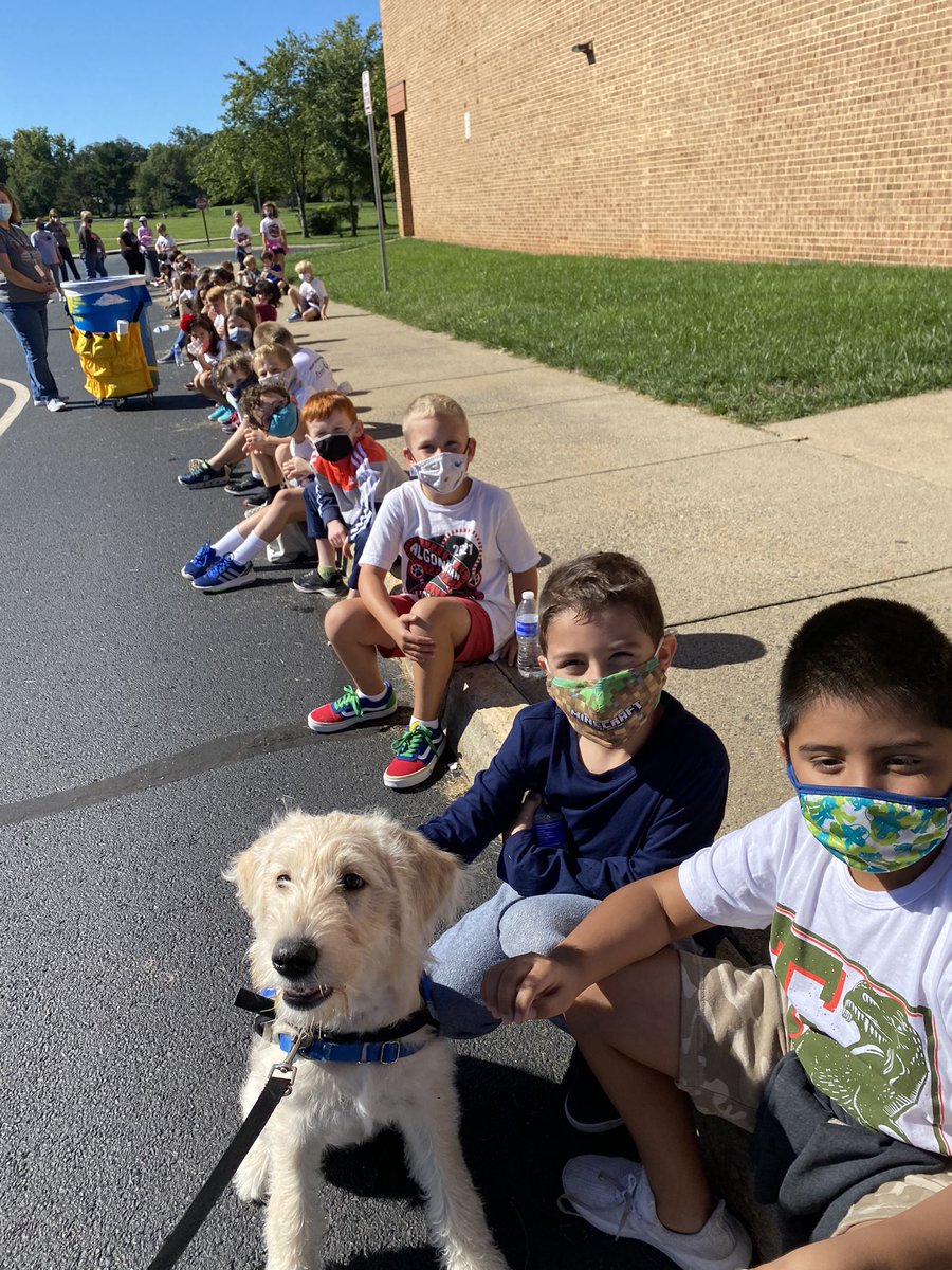 ALG_LCPS's tweet photo. Expect nothing. Appreciate EVERYTHING! Thank you to our PTA, parents, community and sponsors.  #bobcatstrong #proudtobeabobcat #algwalkathon https://t.co/5SnEj9bQ3d
