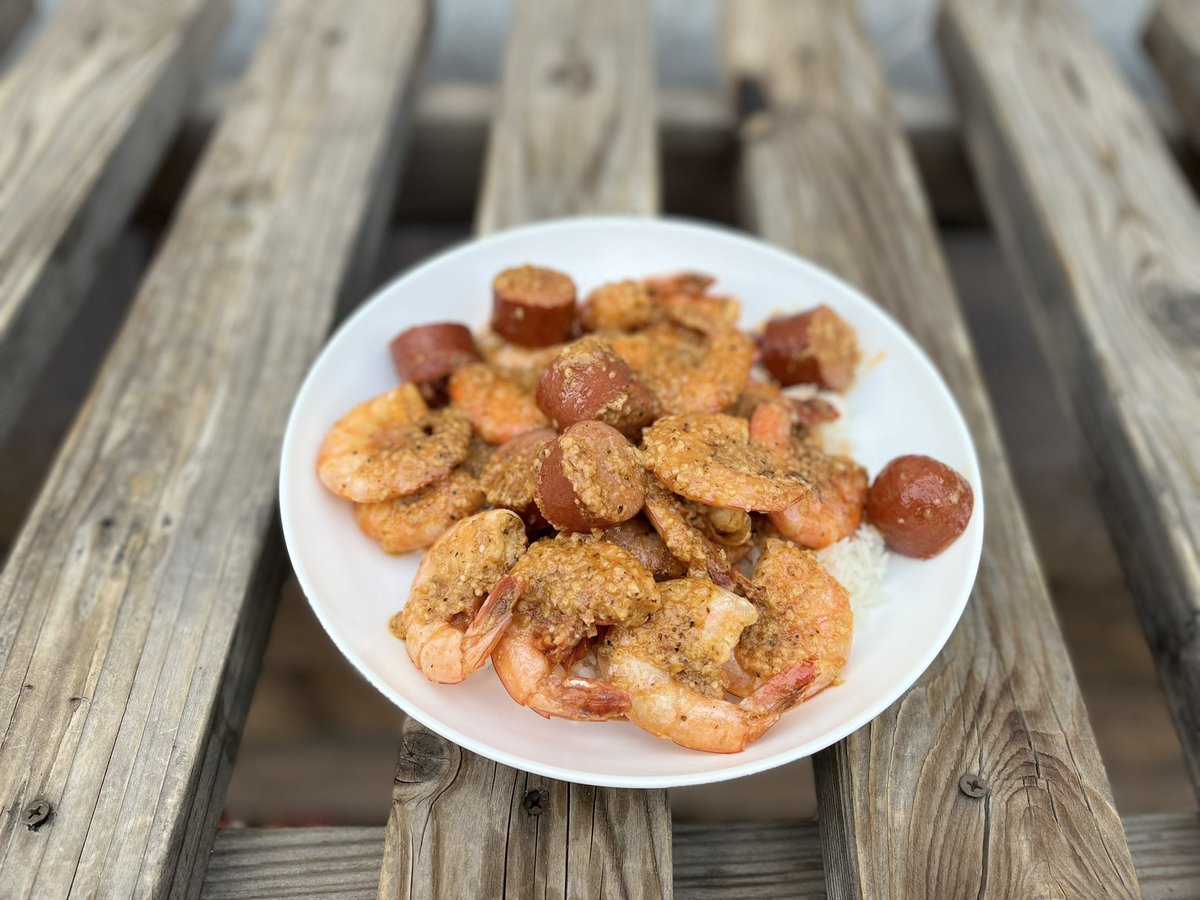 Expanding the GrillnMcMillian menu tonight homemade Spicy Garlic shrimp and rice for the win. Yes I love garlic 🕺🏾🕺🏾 <a href="/stevecofield/">COFIELD</a> <a href="/ESPNLasVegas/">ESPN 1100/100.9 FM</a>