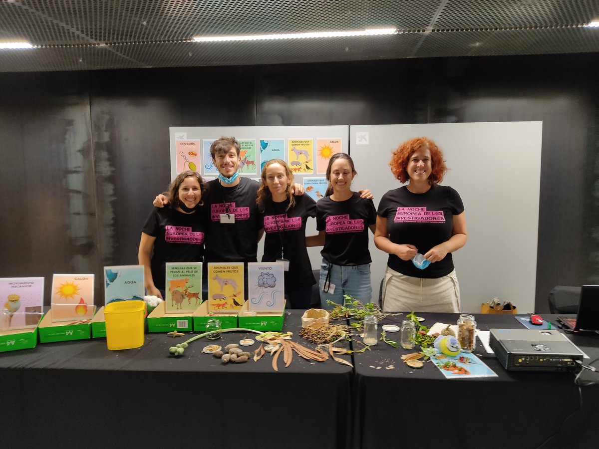 phenogirl's tweet photo. Doing #outreach is exhausting but I believe that also a fair payback to society. We also had great fun explaining #seed dispersal to children, which were all super smart! @CaixaForum #TEMPNET #NIGHTspain @ebdonana https://t.co/69yKIVQQoA