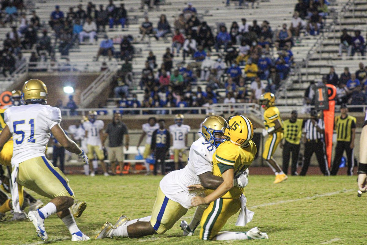 Blessed to receive my Third D-1 offer from the University At Buffalo⚪️🔵 Big thanks to <a href="/CoachBlunt10/">J. Blunt</a> <a href="/ronwhitcomb/">Ron Whitcomb</a> @THE_QBGURU <a href="/ColeyZo/">Alonzo Coley</a>