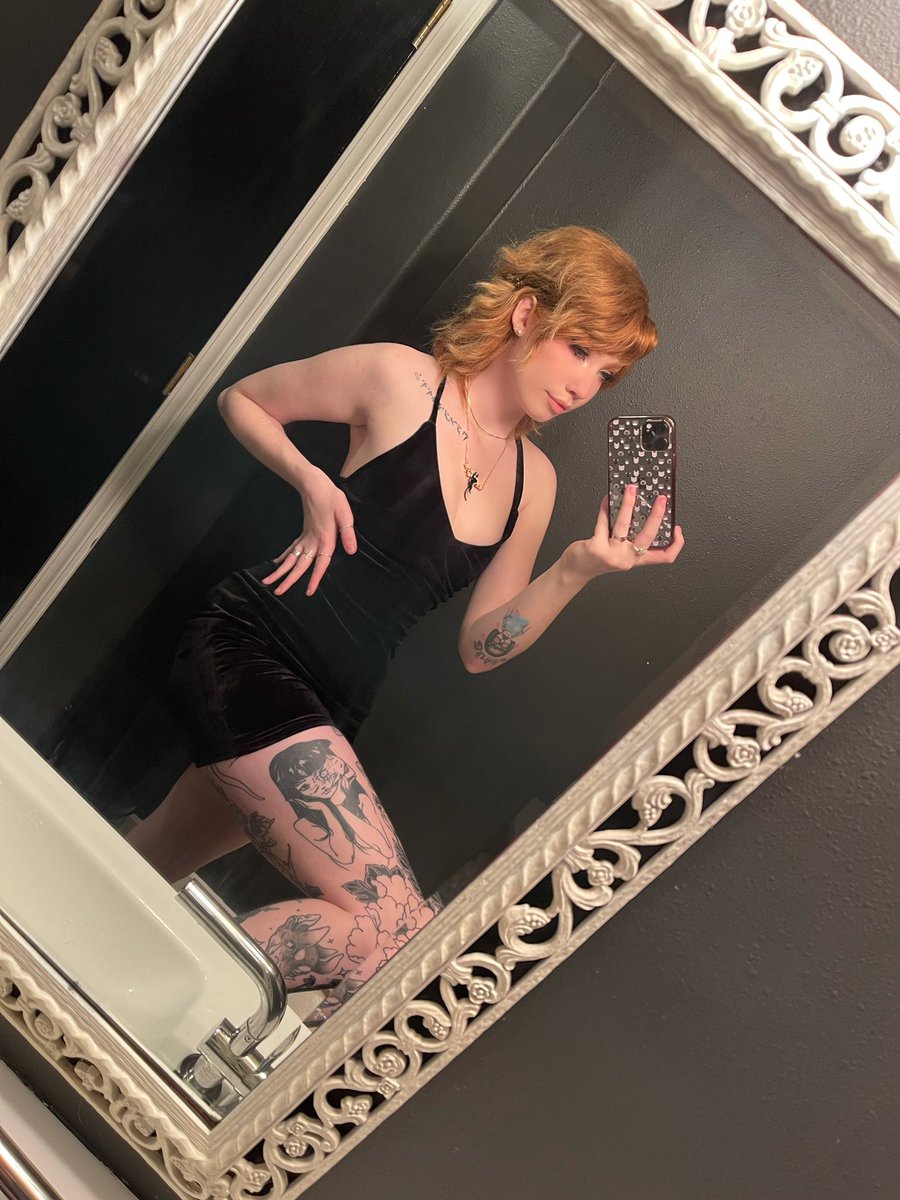 gingerxbee's tweet photo. rent free https://t.co/HKc8ujIsxu
