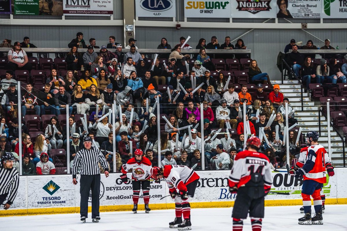 MSUBeaversMHKY's tweet photo. Bring a friend … or 10! Let’s pack the @maysaarena for our home openers! @MSUBeaversWHKY #BuildTheDam #BeaverHockey https://t.co/pQ44RIgeQS