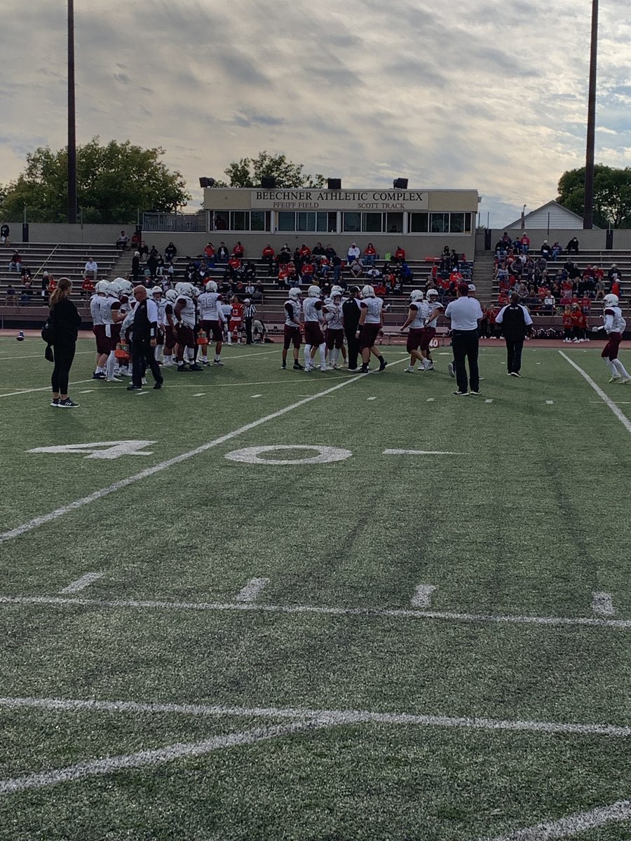 tkwapnioski's tweet photo. The ⁦@DiscovererWay⁩ ⁦@DiscovererFB⁩ getting ready to take on the ⁦@LHSLinks⁩.  #AnchorUp #SailsOut #OurMaroonShinesBrighter https://t.co/nQOY4TPX1J