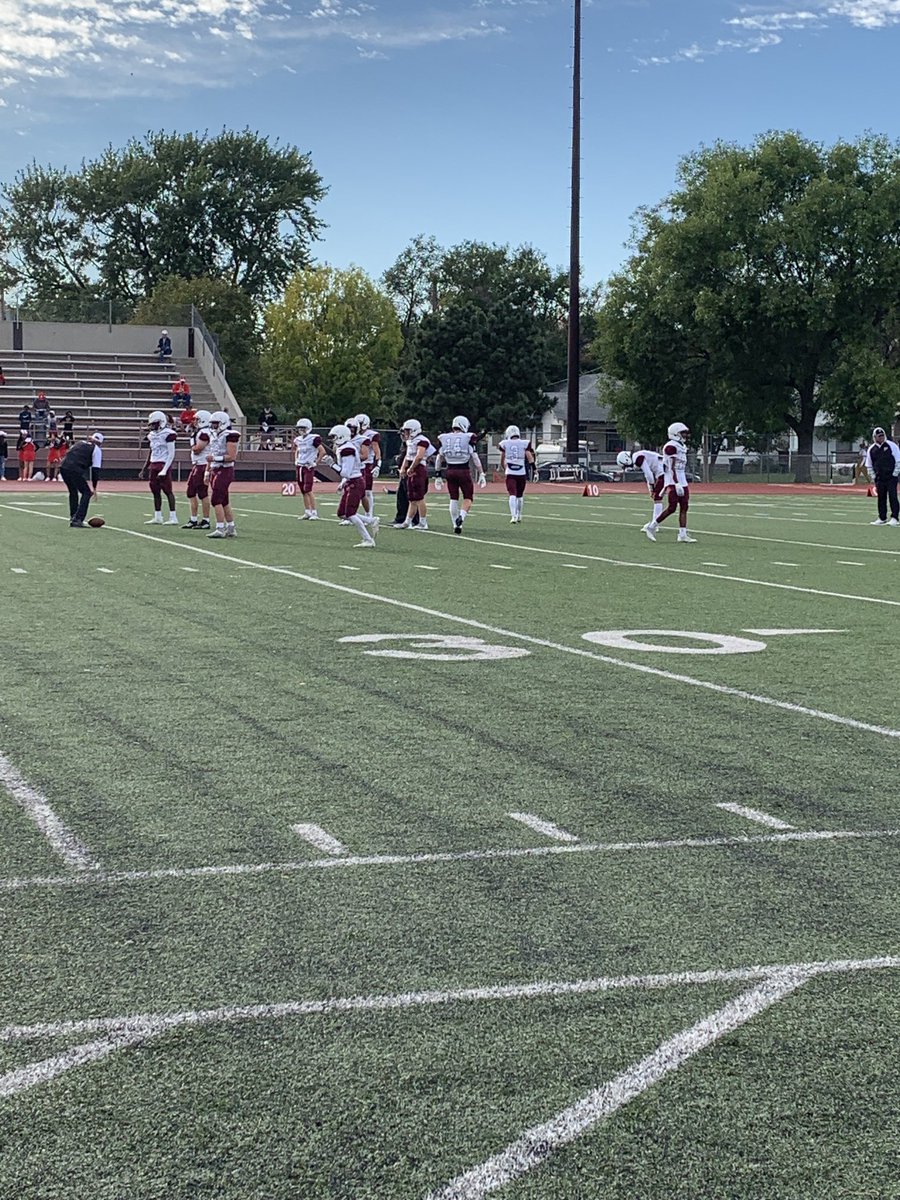 tkwapnioski's tweet photo. The ⁦@DiscovererWay⁩ ⁦@DiscovererFB⁩ getting ready to take on the ⁦@LHSLinks⁩.  #AnchorUp #SailsOut #OurMaroonShinesBrighter https://t.co/nQOY4TPX1J