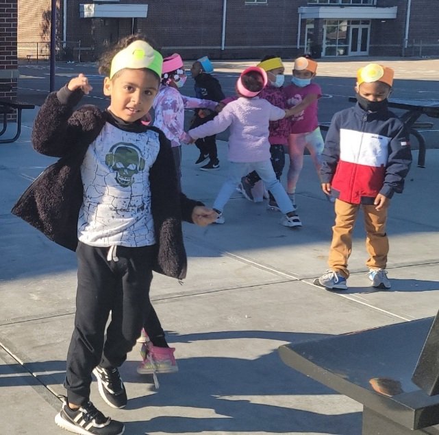 Mrs. Alicia Lewis tweet media