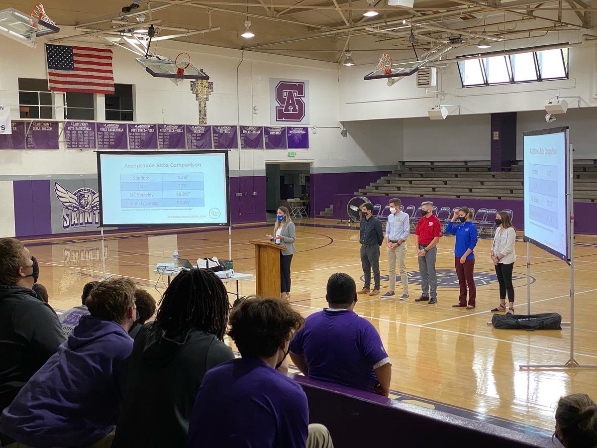 StAnthonySAINTS's tweet photo. Sophomores and Juniors spent the day workshopping with different colleges on campus. 📚💜 https://t.co/SpdQ16g2Tw