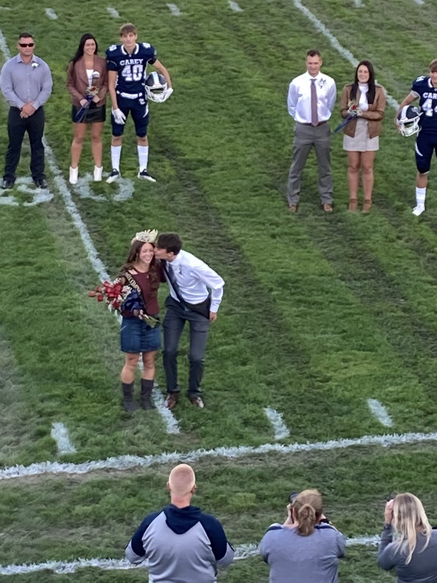CHSBlueDevilSec's tweet photo. Congratulations Sarah Reinhart and Brady Penwell!! 👸🏼🤴🏼 https://t.co/DwGaeTHyFg