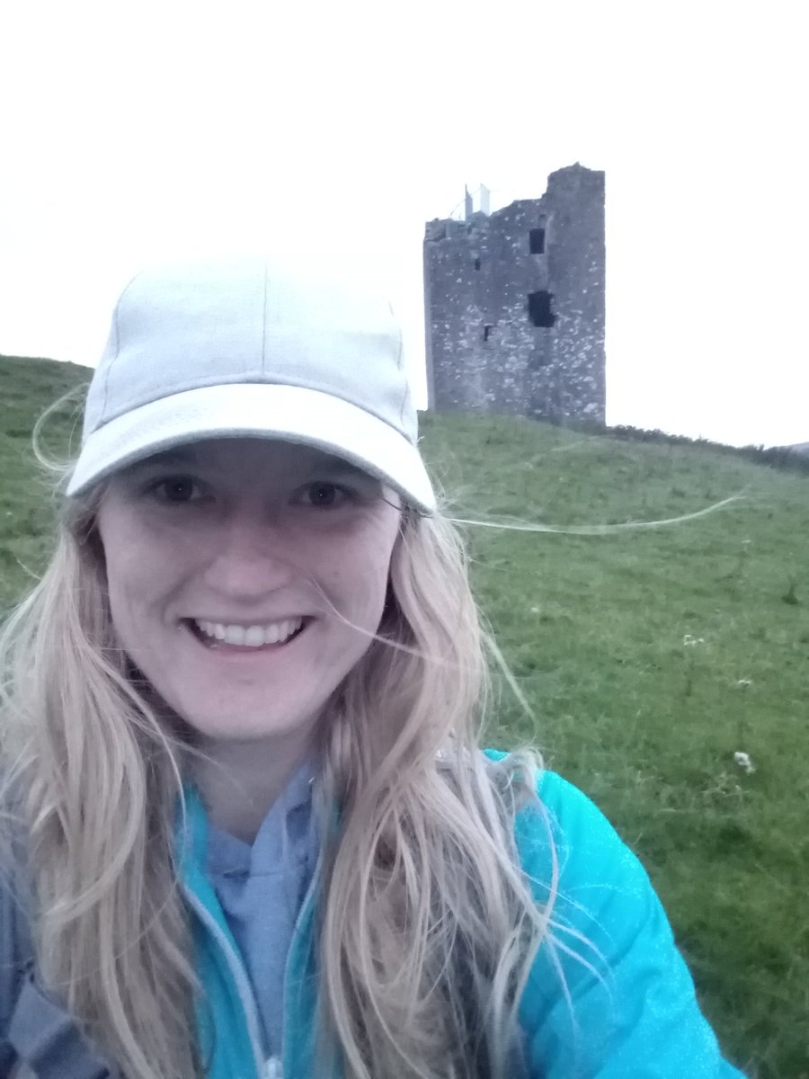 Iona_B_x's tweet photo. It was a bit windy today! #Trigging #Castle #WildWindsInScotland https://t.co/OLXlo8xLn8