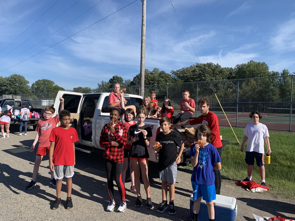 Deant01's tweet photo. @swartzcreekad @SCMSDragons #crosscountry https://t.co/JrtXp8NTsq