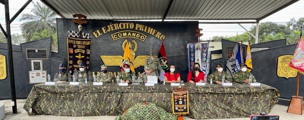 FuerzaAereaEc's tweet photo. El brigadier general Gabriel García Urbina, jefe del Estado Mayor FAE, autoridades militares y civiles de la provincia de Los Ríos participaron en la rueda de prensa para informar los resultados de las operaciones militares y acciones cívicas realizadas en los 13 cantones. https://t.co/FwK4LUbK6d