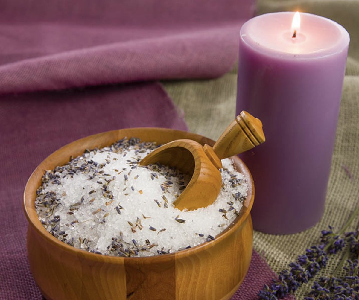 doterra's tweet photo. What essential oil would you use in this DIY Epsom Salt Bath instead? Tell us in the comments! 👇

🔗https://t.co/M8jLuMjK5o

 #epsomsaltbath https://t.co/cOq00bec4F