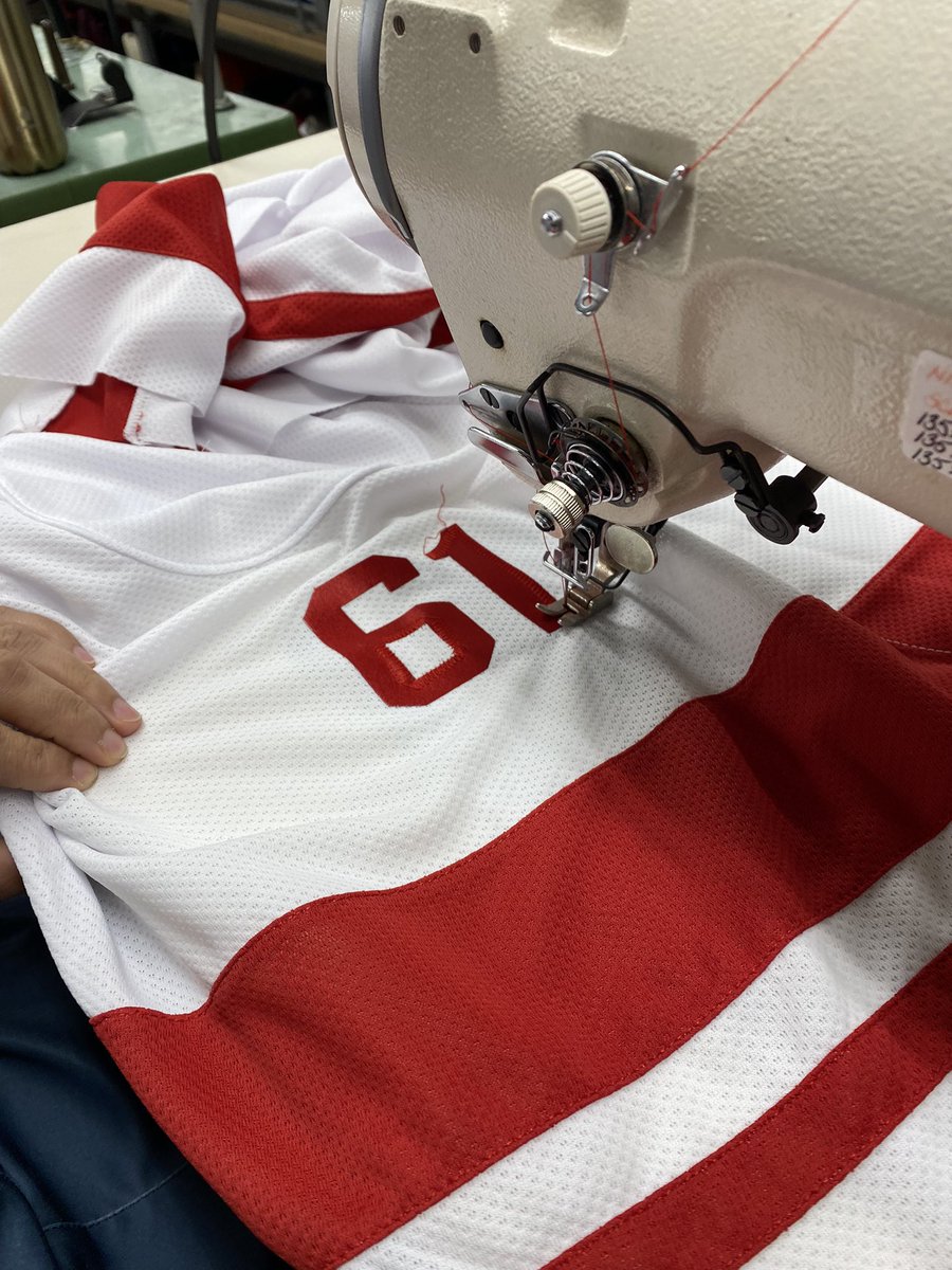 Team_HQ's tweet photo. A huge thank you to the @HuskiesHamilton for supporting local business. These made in Hamilton jerseys are completed and getting delivered one week from the team fittings. #madeinhamilton #minorhockey #custommade https://t.co/TXwOwKCh5K