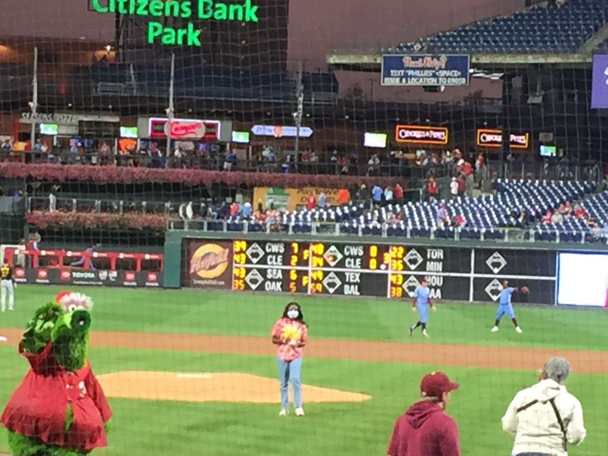 Congrats to Central senior class president, Olubukola Alliyu (281) on throwing out the first pitch at last night's 
<a href="/Phillies/">Philadelphia Phillies</a> game! #LeadingTheWay #CentralHighAlumni ⚾💯 @CentralHighPHL <a href="/TJMcKenna1/">Timothy J. McKenna</a> <a href="/CHS1836/">Central Parents</a>