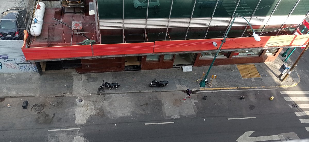 <a href="/UCS_GCDMX/">Unidad de Contacto del Secretario SSC CDMX</a> <a href="/LaSEMOVI/">Secretaría de Movilidad CDMX</a> Nos apoyan con los enseres que utiliza este negocio para apartar lugares en la esquina de Humboldt y Artículo 123 en la <a href="/AlcCuauhtemocMx/">Alcaldía Cuauhtémoc</a>