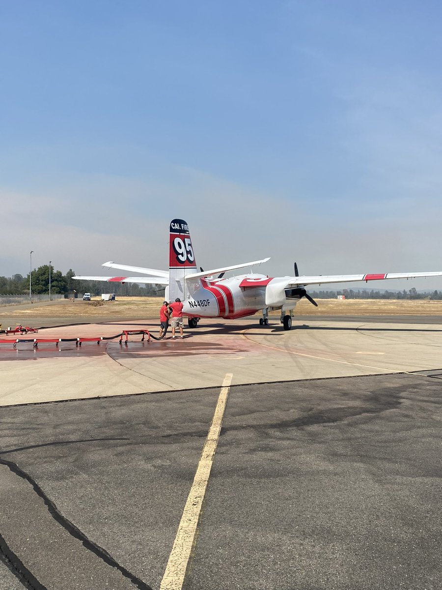 CALFIRESHU's tweet image. #ReddingAirAttackBase Broke the old record of 2,670,000 gallons set in 2018 &amp;amp; are currently at 2,863,000. The interagency base has sent over 1,178 loads of retardant to many fires all over the state from various types of air tankers  #CALFIRESHU2021 @ShastaTrinityNF #RAAB