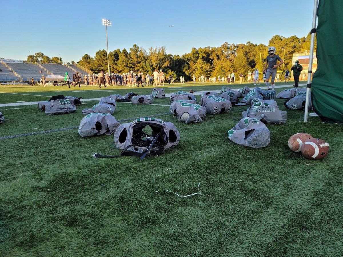 dfhsfootball's tweet photo. pre game #LLJ60 #LLGZ https://t.co/XRuSDCwZDg