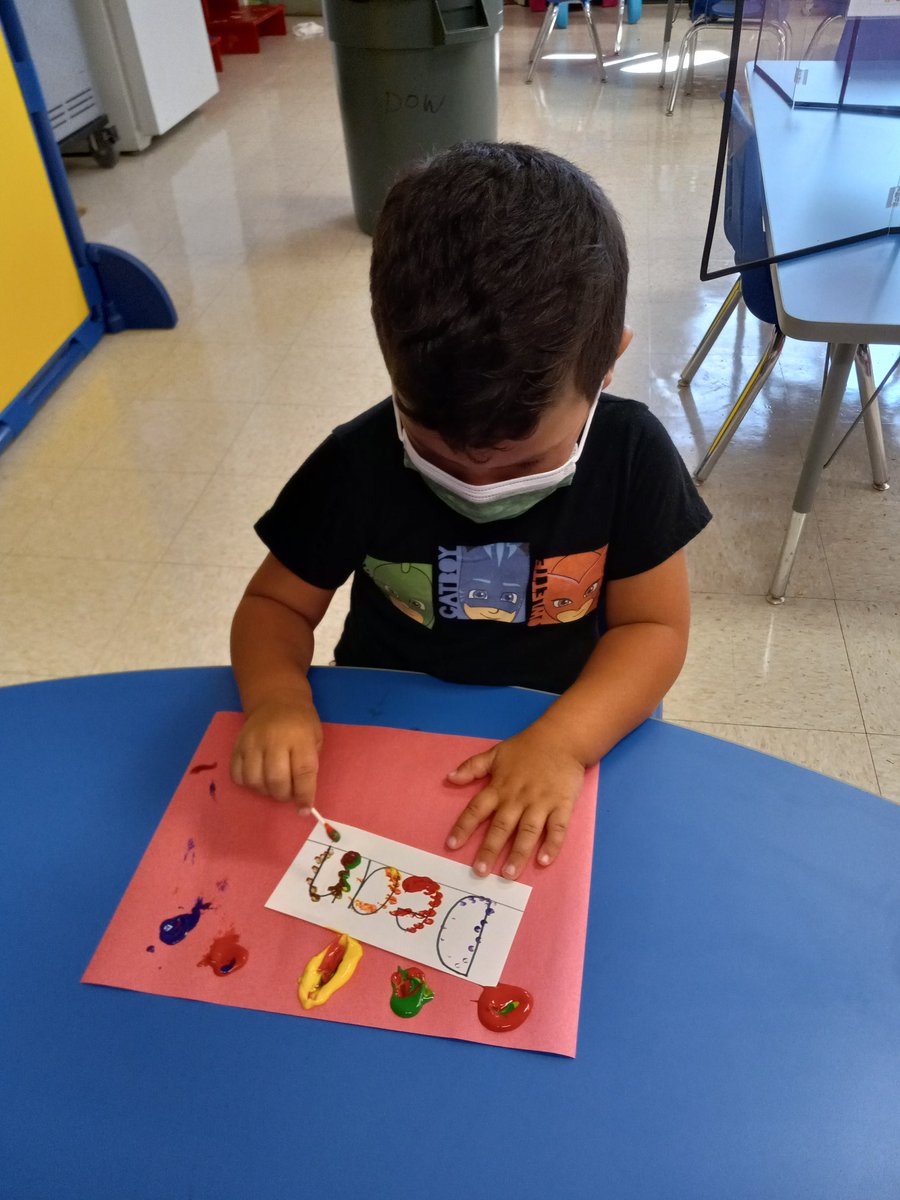 Mrs_Garofalo's tweet photo. We had a super FUN FRIDAY in preschool today. Q-tip painting, putting the rainbow rice we made yesterday to good use, and talking all about what makes us happy. https://t.co/3emUUe7utH