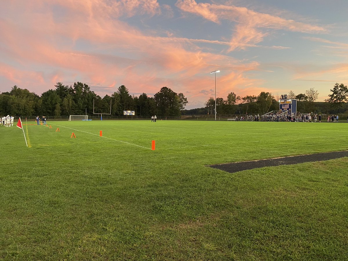 ChrisLarabee71's tweet photo. Minutes from kickoff between Drury and Franklin Tech in Turners Falls on a picture-perfect night
@EagleSportsZone | @TheRecorderNews https://t.co/B7P1xIizfo
