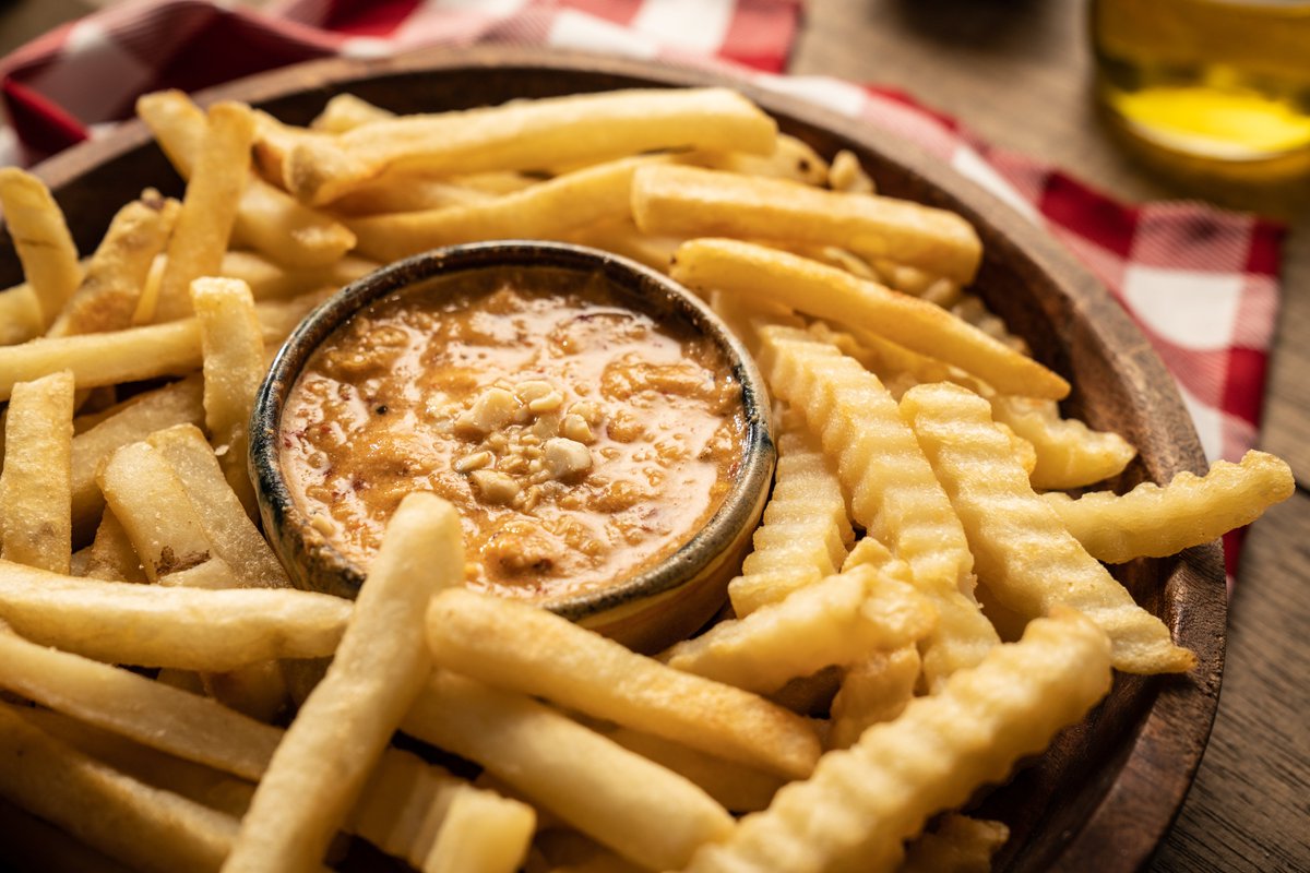 #PapaTips: Si lo tuyo son las papas fritas, recuerda freírlas en aceite muy caliente para evitar una mayor absorción de grasas y dejarlas reposar sobre papel absorbente Papas fritas 🍟🥔😋