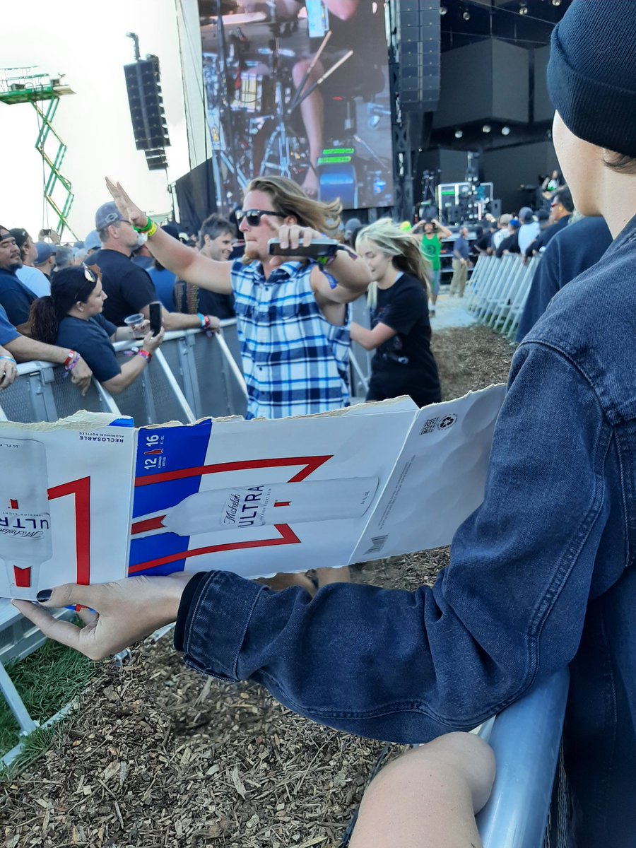 Bwright428's tweet image. Hey @PFTCommenter glad to see you're safe after crowd surfing #Louderthanlife