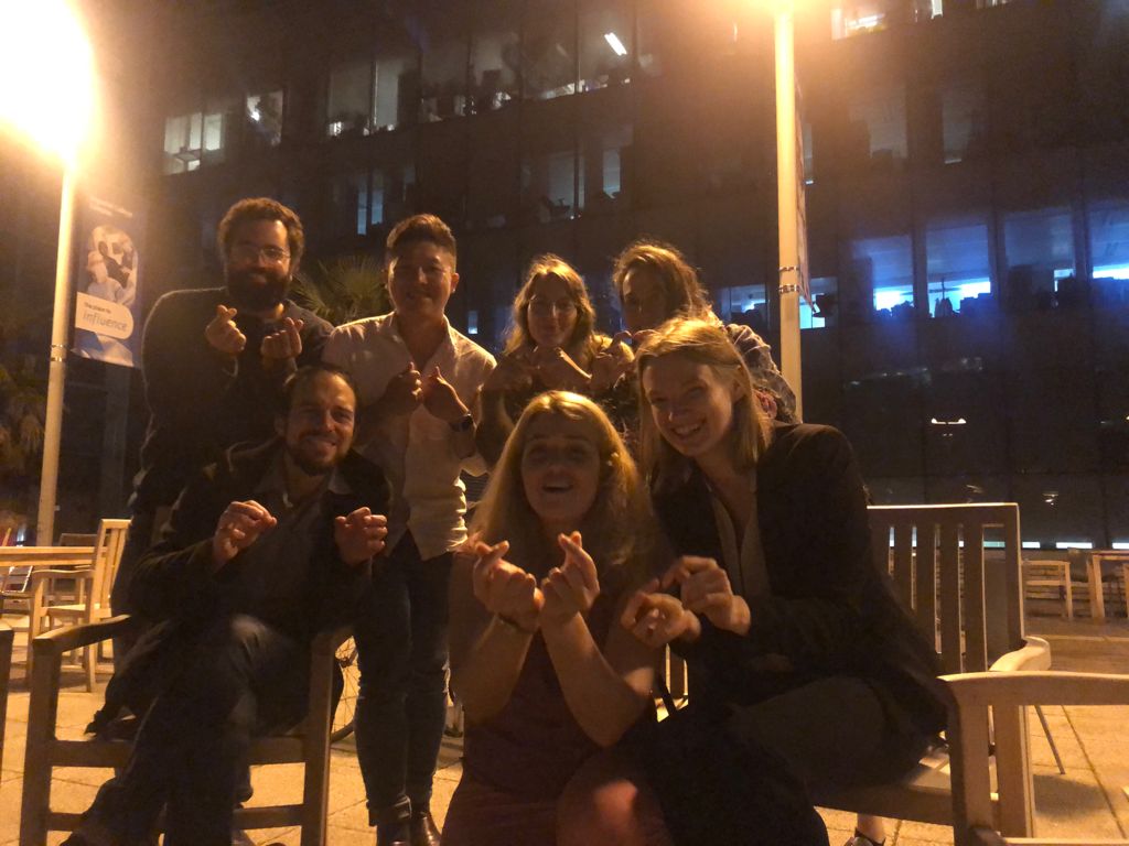 Darylmajw's tweet photo. 4 Generations of EEE Reps midnight in Dalby court! Good catch-up session @imperialeee @imperialcollege https://t.co/oSaEnGjxPM