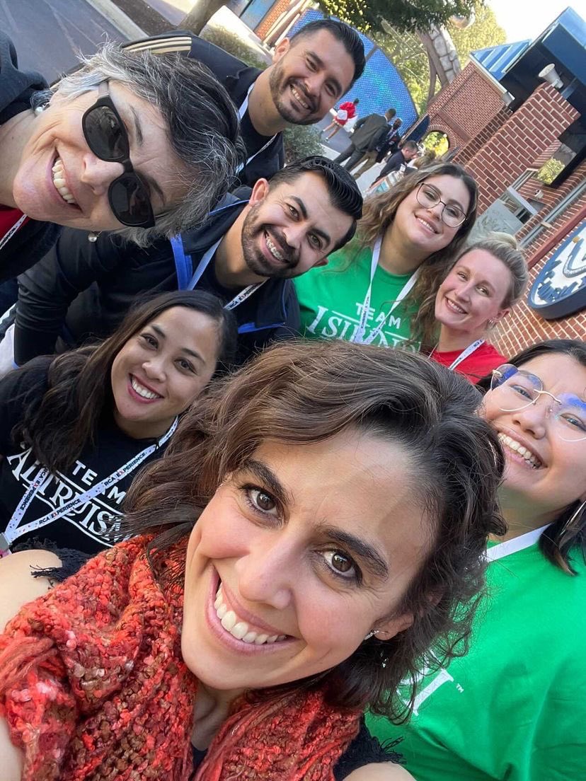 Day 2 went like this : connecting with amazing educators and team bonding #RCAinspired 💜 @CHeatonPhD <a href="/MsJAyala/">Jocelyn Ayala</a> @AspireInskeep <a href="/aspire/">AspirePublicSchools</a> <a href="/mrronclark_/">Ron Clark</a>