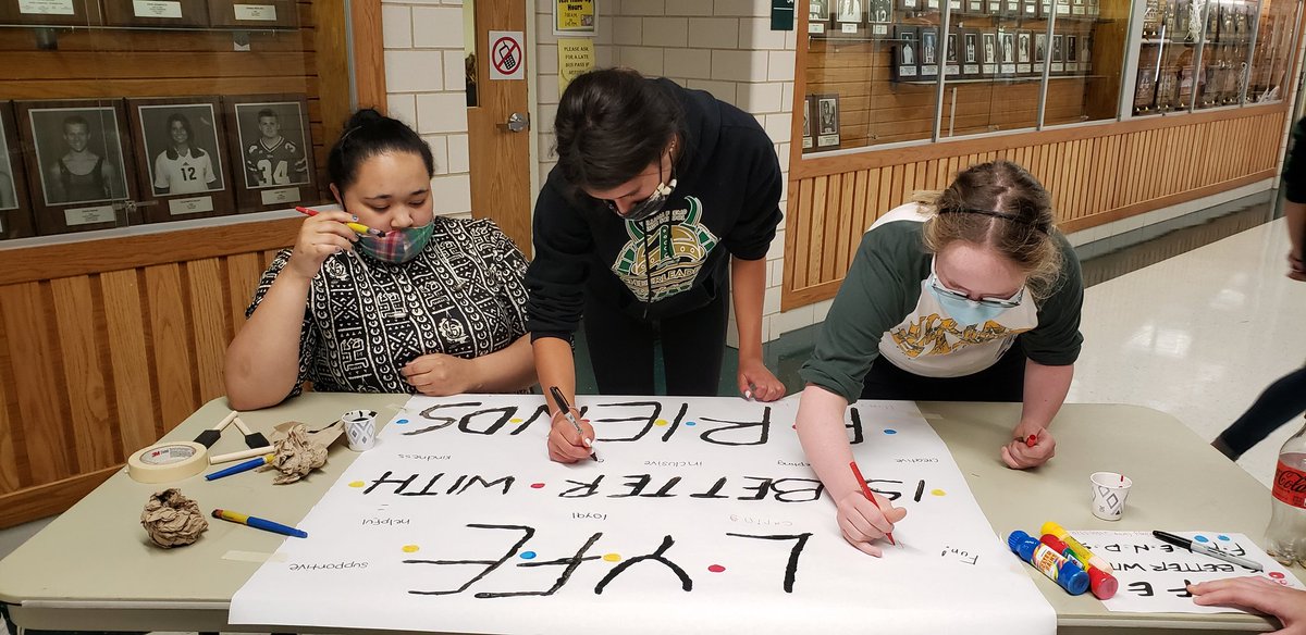 sdenna17's tweet photo. @FremdLYFE thanks for helping make our poster for HoCo!!! LYFE is better with FRIENDS!!! @FremdActivities @FremdVikings https://t.co/wL34BHqjVo