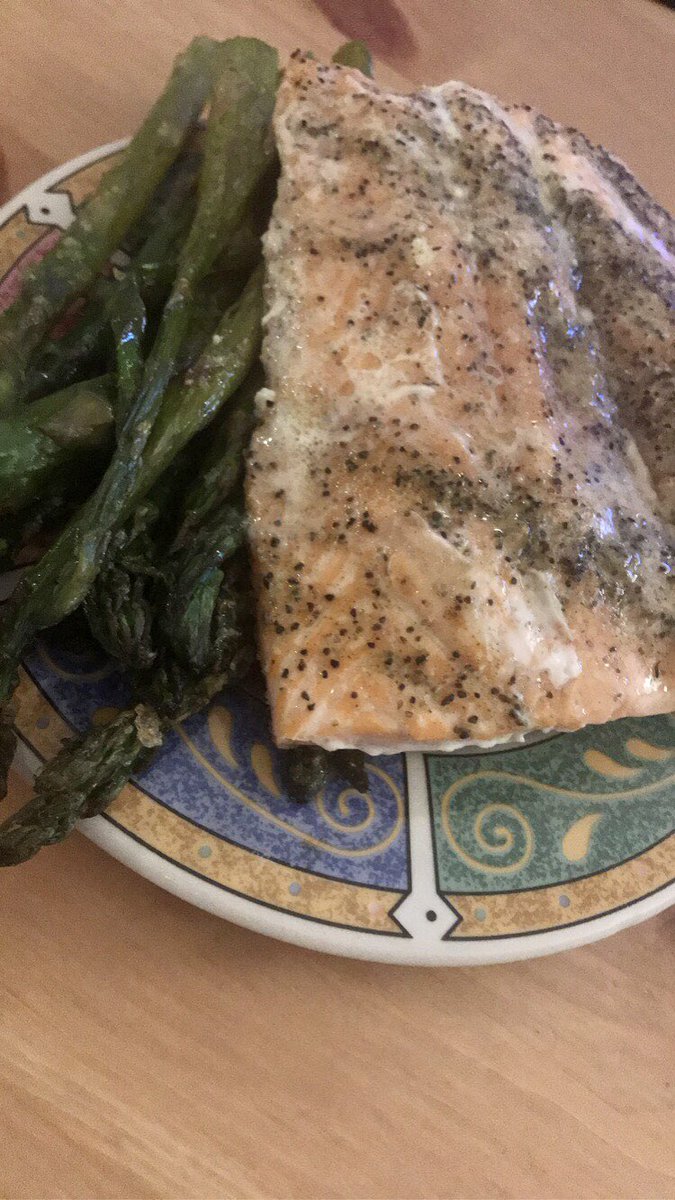 SimplyTegsTTV's tweet photo. This dinner is 100% @KayKayyTV fault. She’s lucky they didn’t have the sushi I wanted today too or I’d be blaming her for that too. #salmon #dinner #healthy #ovenmade https://t.co/c3qnNzZ2CU
