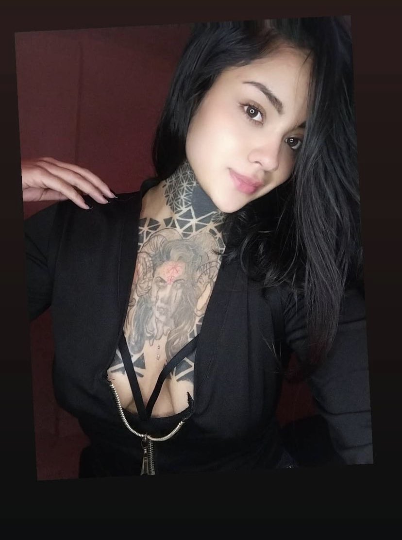 #sensual #pantyhose #TeenWolf #viernes #TattooedModels  Hoy es Viernes