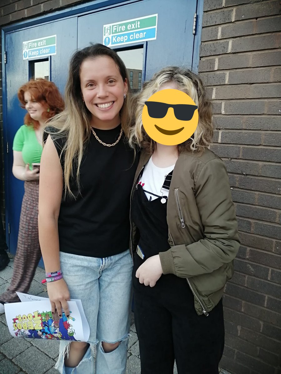 oh yeah forgot to say also met the legend <a href="/isabelguitarist/">Isabel Torres</a> ignore why my hand looks so awkward. anyways it was lovely to meet you <3