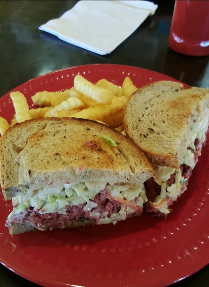 Catch me tonight on <a href="/livelocalloud/">@LiveLocalLoud</a> with <a href="/GetNickG/">Nick Gryniewicz</a> &amp; <a href="/TheJerryDaniels/">The Jerry Daniels</a> as I talk Magic Basketball. 
580am WDBO 
And I will also tell you where I got this delicious sandwich.