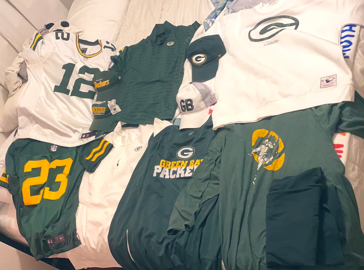 35Starkey's tweet photo. Packing for Packers trips are the only time packing is enjoyable. #PackersNiners #SNF #GoPackGo https://t.co/WngW7lkve5