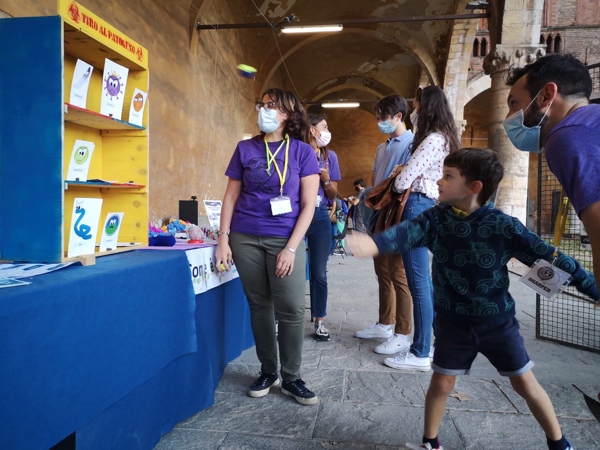 fornerislab's tweet image. Lots of fun and so many people, discussing #proteins #structuralbiology @sharpernight @unipv @DBB_UniPV @fra_magnani @luigi_scietti