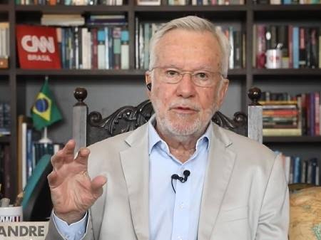 sensacionalista's tweet photo. Defensor de tratamento precoce é vítima de demissão tardia https://t.co/y5sBoJTcZE