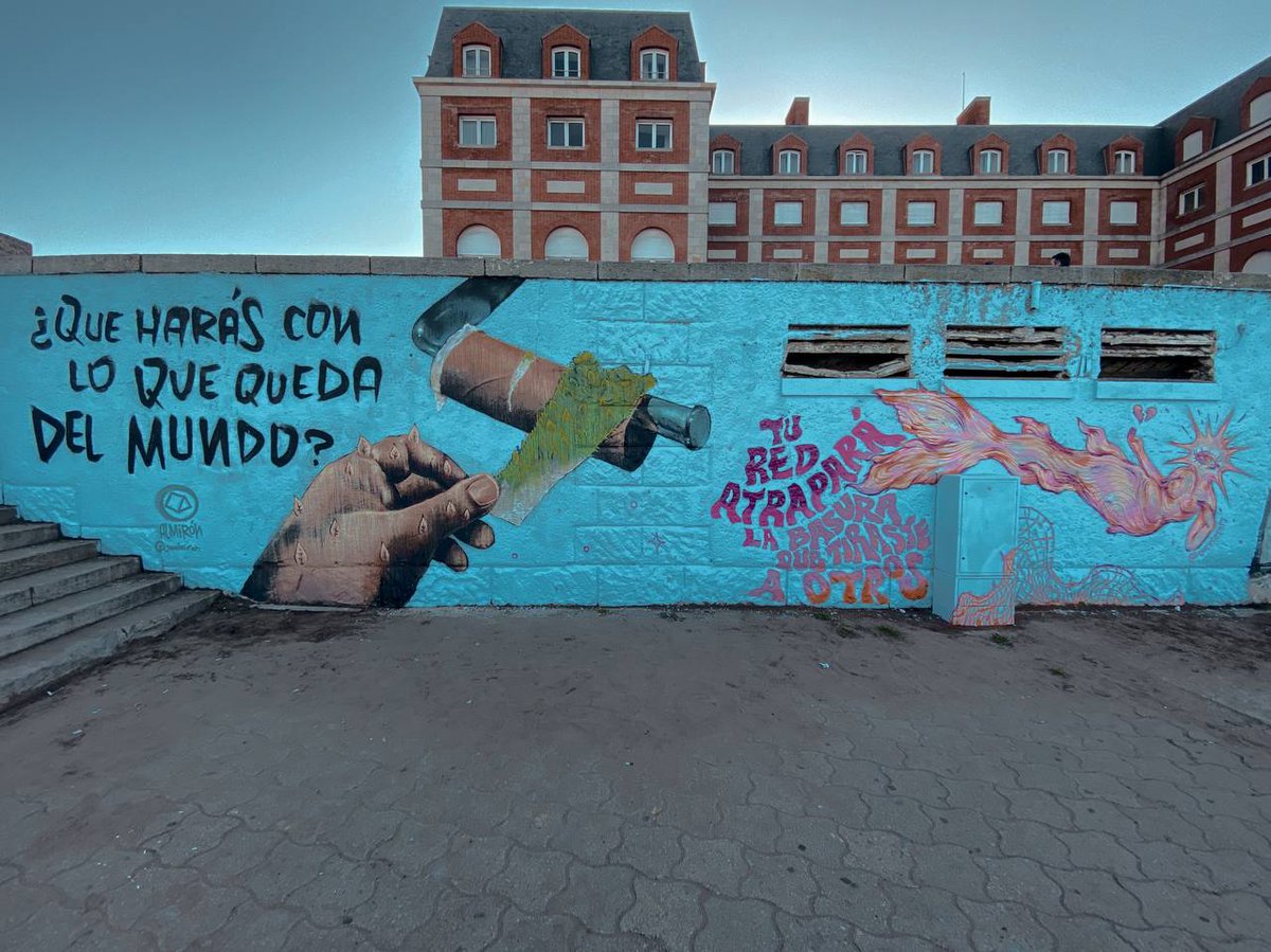 jmcheppi's tweet photo. Este #24S acompañamos a los artistas marplatenses Javier Almiron y Taty Gómez, quienes hicieron un mural para exigir una transición climática justa y pedir acciones urgentes para enfrentar el #CambioClimático.

Sin justicia ambiental no hay justicia social.🌎 https://t.co/I7A85pTNFg